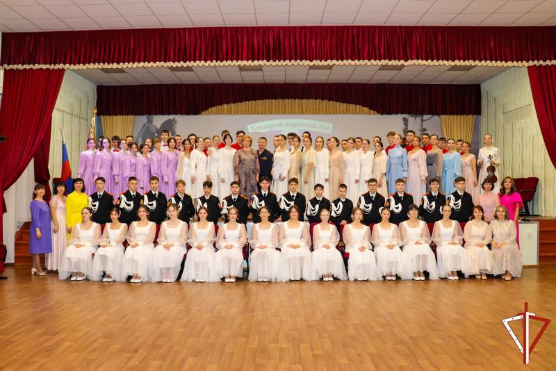 В Йошкар-Оле представители регионального управления Росгвардии приняли участие в новогоднем кадетском балу