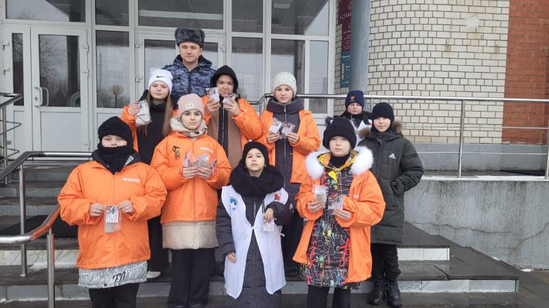 В ВОРОНЕЖСКОЙ ОБЛАСТИ РОСГВАРДЕЙЦЫ УЧАСТВУЮТ В АКЦИИ «БЛОКАДНЫЙ ХЛЕБ»