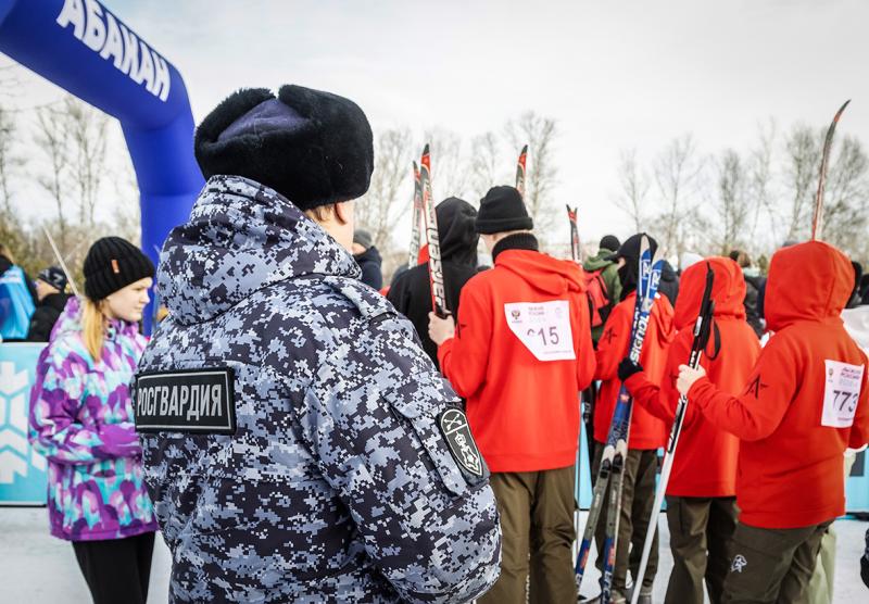 Росгвардейцы обеспечили безопасность проведения Лыжни России в Абакане