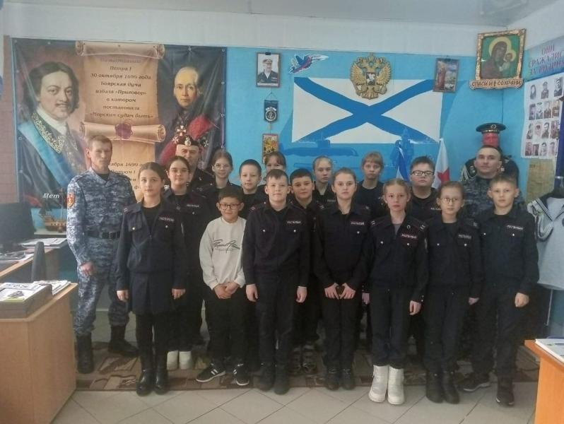 В Мордовии росгвардейцы организовали патриотическое мероприятие для подшефных кадет