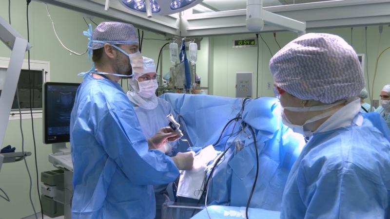 В клинике Новосибирска разбудили пациента во время операции на мозге