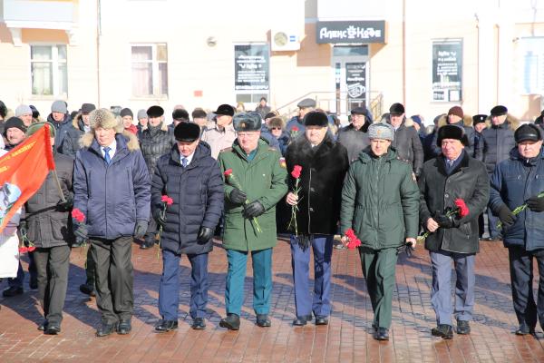 В Мордовии росгвардейцы приняли участие в возложении цветов к памятнику войнам-интернационалистам