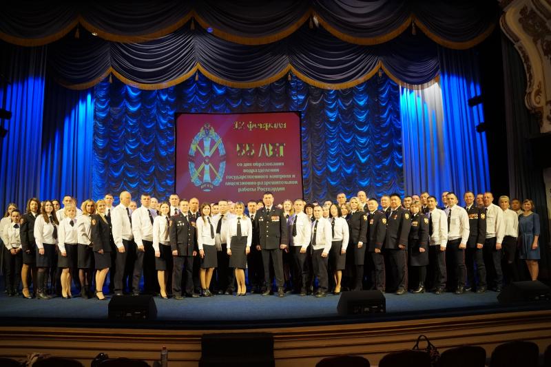 В Иркутске сотрудники подразделений лицензионно-разрешительной работы и государственного контроля Росгвардии отметили 55-летний юбилей