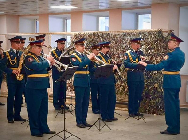 Военный оркестр Росгвардии дал концерт в Приангарье