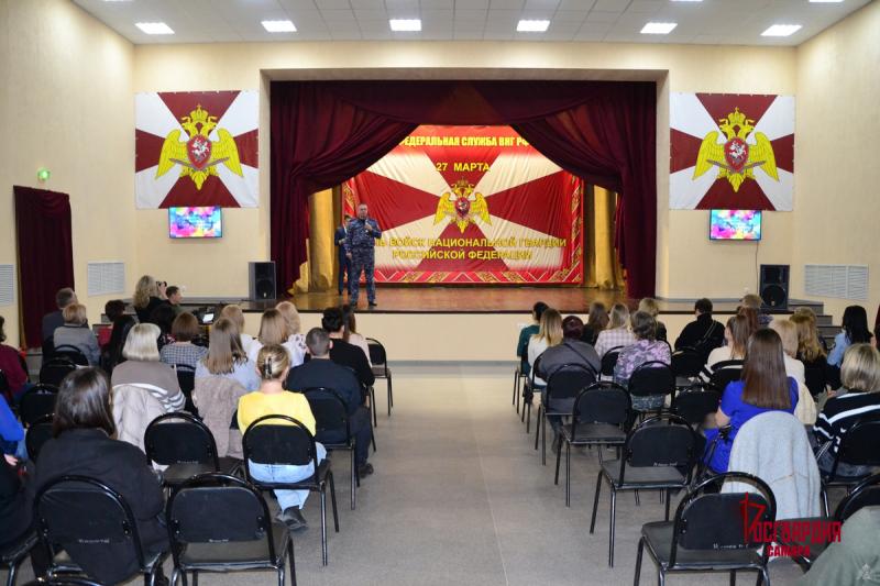 Самарские росгвардейцы поздравили своих коллег-женщин с предстоящим праздником