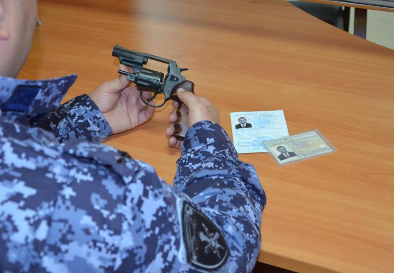 Росгвардейцы за неделю проверили около 100 владельцев оружия в Тамбовской области
