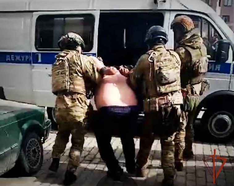 Бойцы СОБР Росгвардии по Хакасии задержали подозреваемого в покушении на убийство