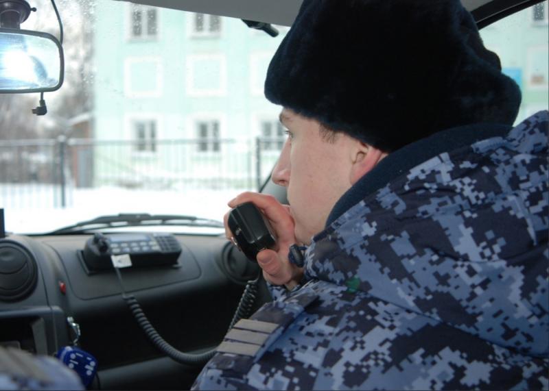 В Кирове росгвардейцы задержали гражданина, находящегося в федеральном розыске за кражи и грабеж