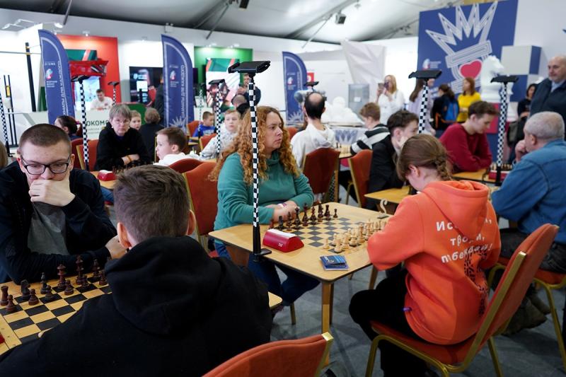Блиц-матч по шахматам между двумя командами провели в павильоне «Спорт для каждого»