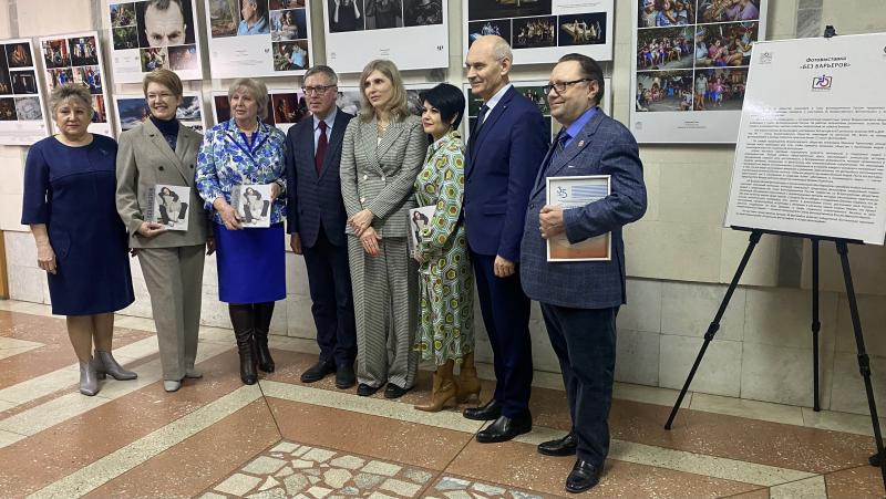 В Омске открылась фотовыставка "Без барьеров"