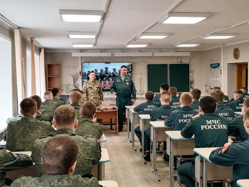 Представители Росгвардии рассказали кузбасским кадетам про обучение в ведомственном вузе