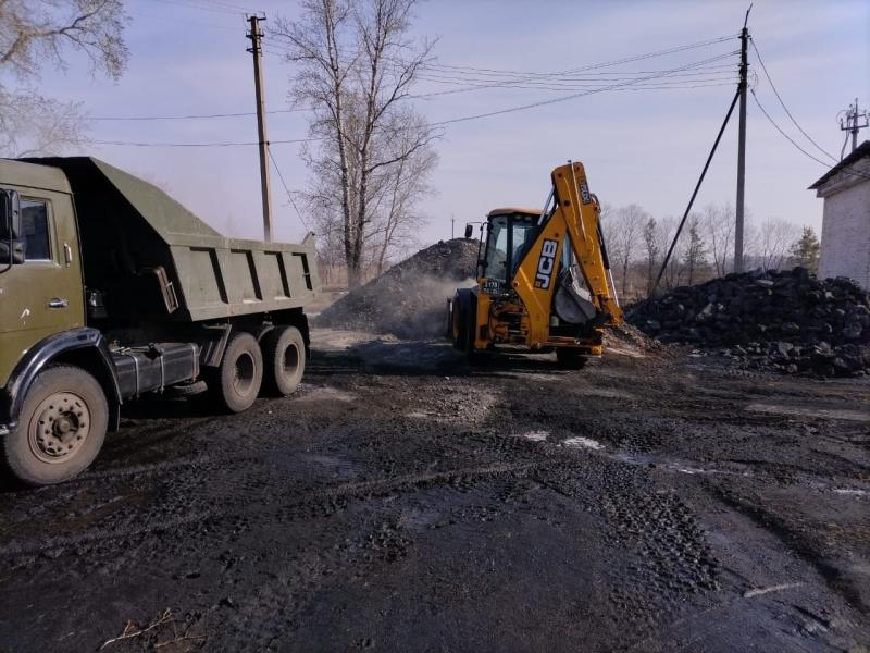 Жилищно-коммунальные службы №7 (г. Белогорск)
очищают котельные от золошлаковых отходов.