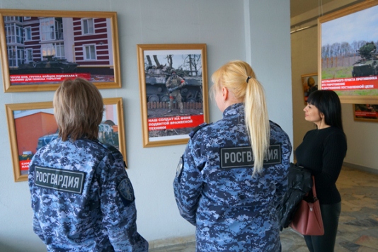 Ульяновские росгвардейцы посетили фотовыставку «Гостомельский десант»