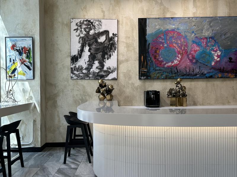 В галерее Eva на Спиридоновке открылась выставка «Мы в восхищении» по мотивам романа «Мастер и Маргарита»