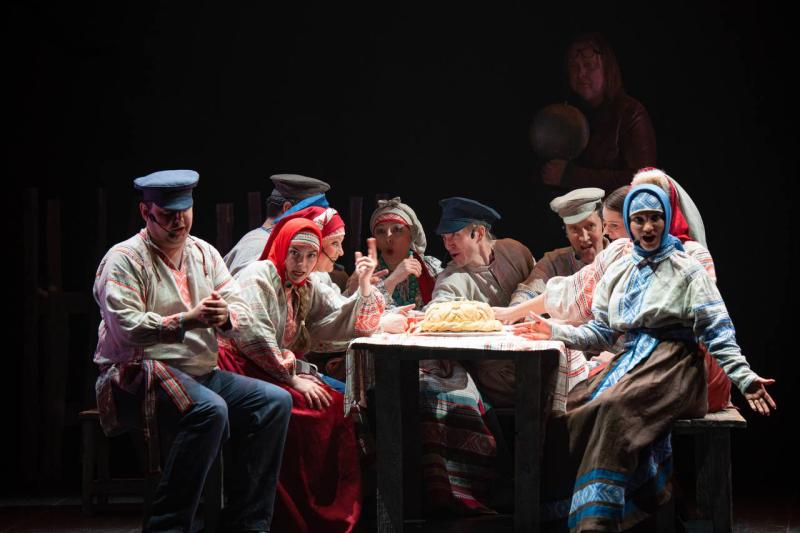 В театре Эстрады состоялся финальный показ музыкально-драматического спектакля «Дом окнами в поле»