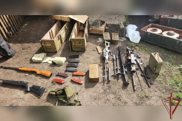 Росгвардейцы обнаружили тайники с большим количеством боеприпасов и взрывчатки в ДНР