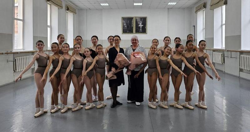 Первоклашки БРХК сдали первый экзамен по классическому танцу