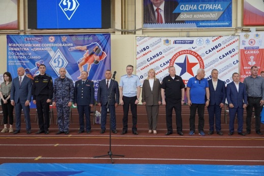 В Ульяновске офицер Росгвардии принял участие в открытии турнира по самбо