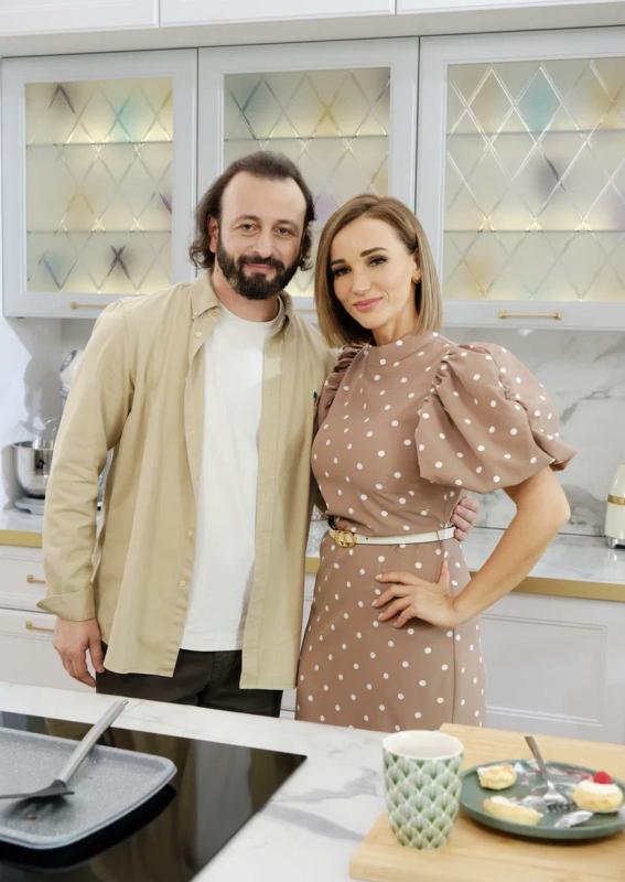 «Заставлял Костомарова мыть свою машину, чтоб потом он на ней покатался по парковке!» Илья Авербух рассказал о дружбе с Романом Костомаровым в шоу «Вкусно с Анфисой Чеховой» на ТВ-3