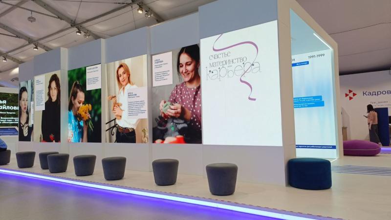 На ВДНХ открылась цифровая фотовыставка "Счастье. Материнство или карьера!?"