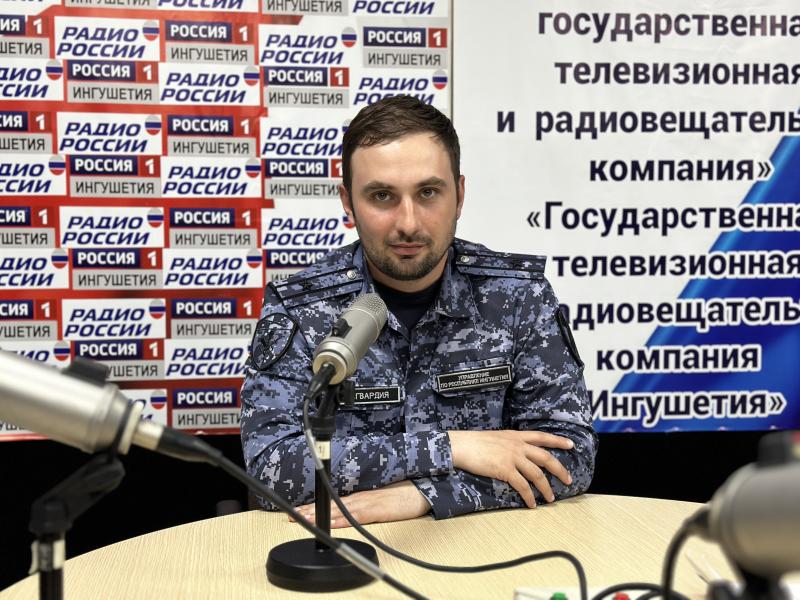 Офицер Росгвардии стал гостем очередного выпуска ведомственной радиорубрики в Ингушетии