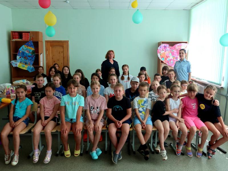 Сотрудники Юго-Восточного линейного управления МВД России на транспорте побывали в гостях в школьном лагере.