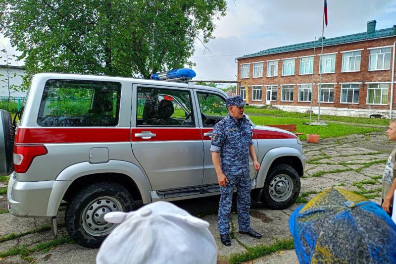 В Яшкино школьники познакомились с работой Росгвардии в рамках ведомственной акции