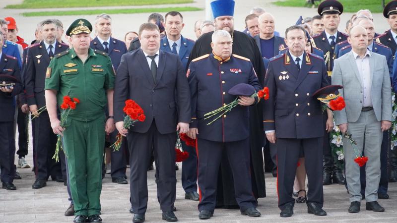 Во Владимире сотрудники Росгвардии приняли участие во всероссийский акции "Свеча памяти"