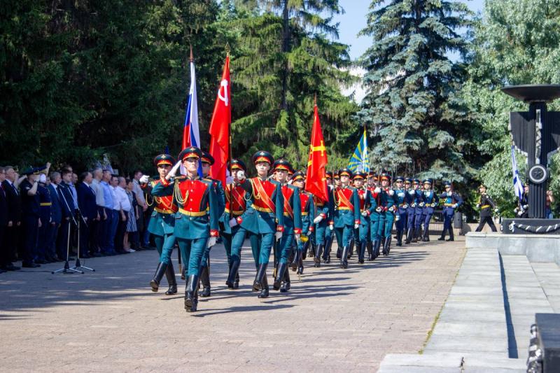 Росгвардейцы принимают участие в мероприятиях ко Дню памяти и скорби по всему Южному Уралу