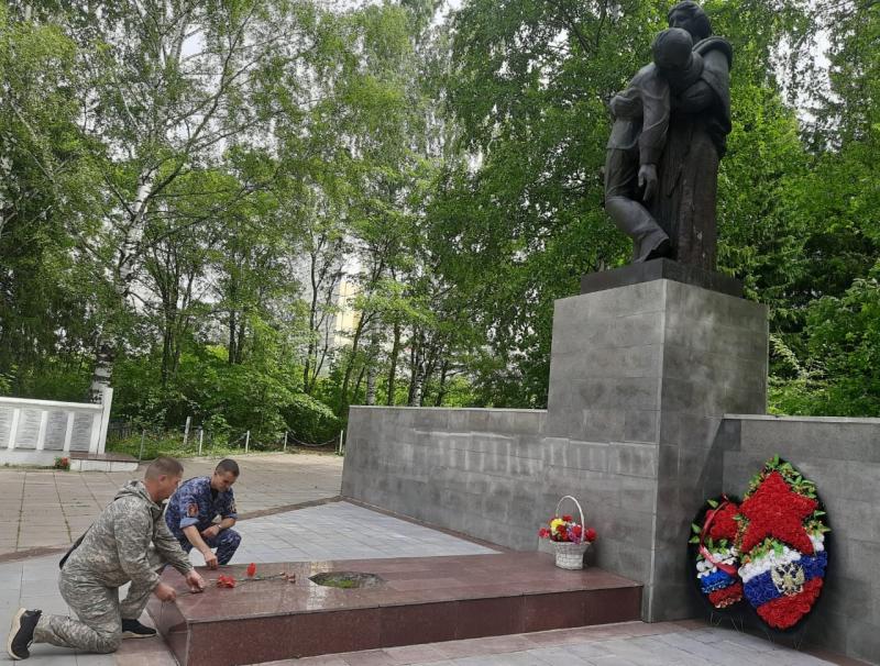В преддверии Дня памяти и скорби кировские росгвардейцы почтили память участников Великой Отечественной войны