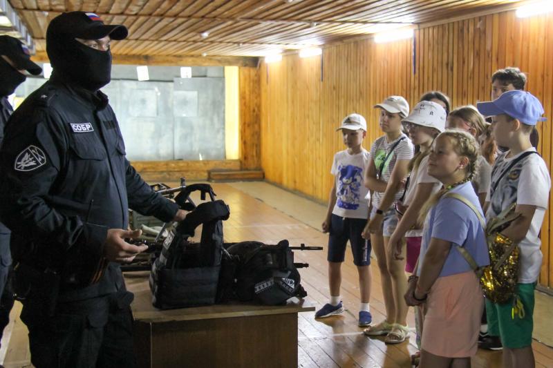 Школьники Кузбасса узнали о работе спецназа Росгвардии в преддверии Международного дня борьбы с наркотиками