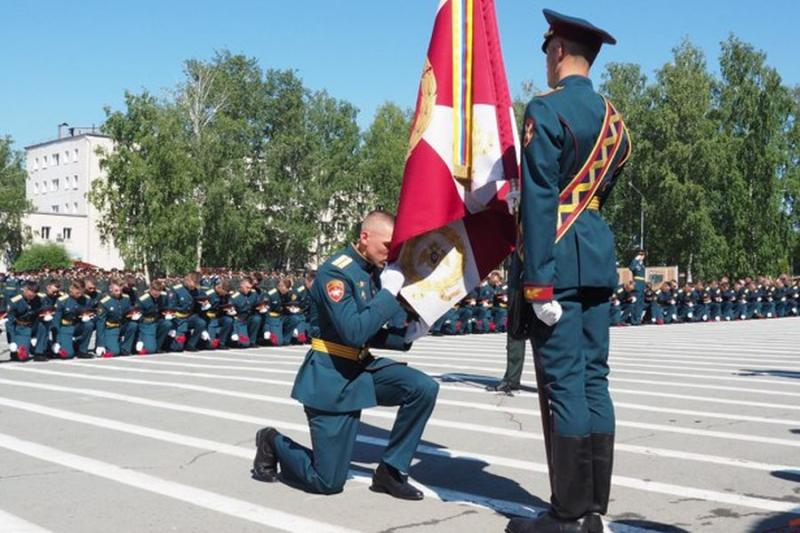 В новосибирском военном институте Росгвардии выпустили 250 офицеров