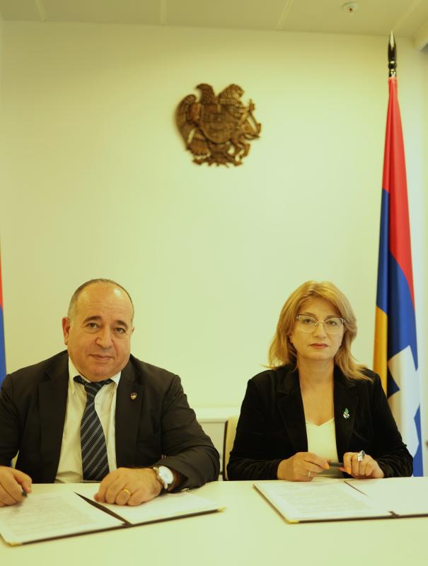 Торжественная церемония подписания Меморандума о присоединении традиционно-демократической партии «Айкандухт» к движению «Всеармянский фронт»