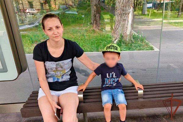 Сотрудники Росгвардии разыскали 3-летнего мальчика, который потерялся в Москве