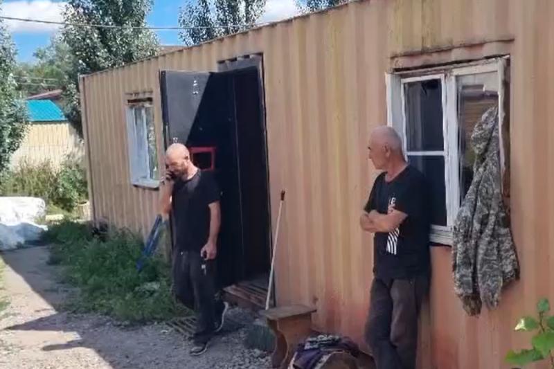 Двух мигрантов-нелегалов и одного уголовника обнаружили силовики под Новосибирском