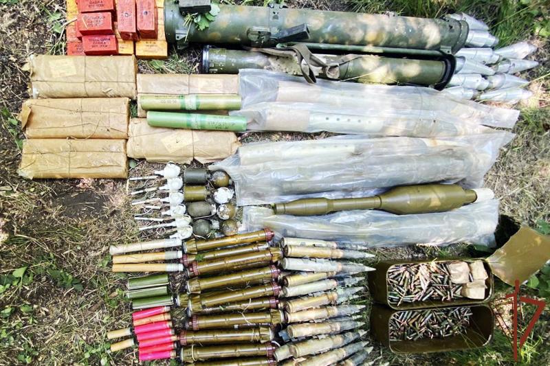 Спецназ Росгвардии обнаружил тайник ВСУ с боеприпасами в Донецкой Народной Республике
