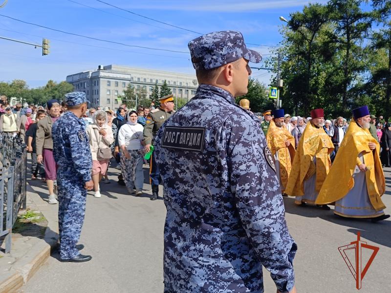 Росгвардия обеспечила безопасность общегородского крестного хода с чудотворной иконой в Иркутске