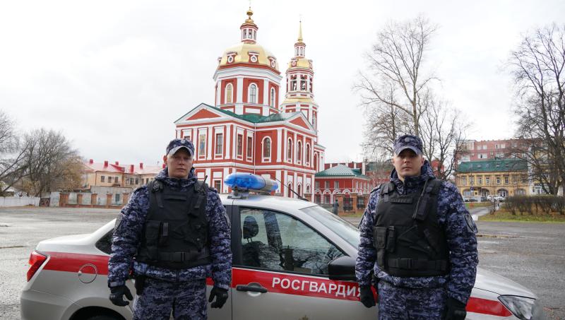 В Кирове росгвардейцы задержали посетительницу бара по подозрению в хулиганстве