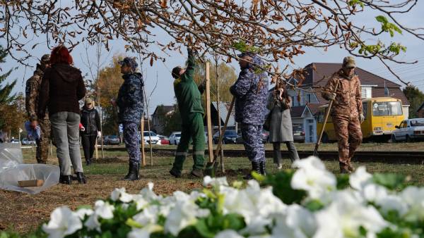 В Тамбове росгвардейцы присоединились к акции по благоустройству города