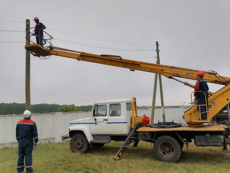 Специалисты «Курскэнерго» оперативно устраняют последствия непогоды