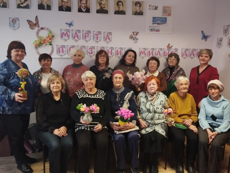 Вечер поэтического настроения  «В этот день, весной согретый, все цветы, улыбки – вам!».