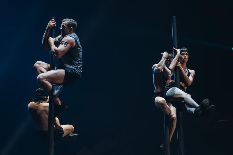 «Опасная женщина!» Гимнастка устроила жаркие танцы на пилоне в новом выпуске шоу «Титаны»