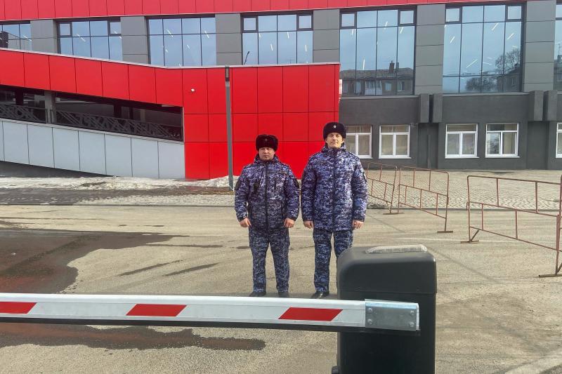 Росгвардейцы обеспечили безопасность матча Всероссийской хоккейной лиги в Новокузнецке