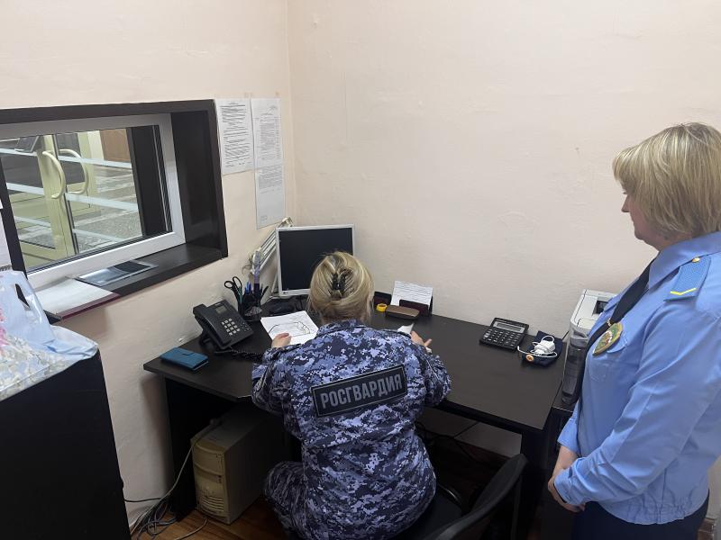 Росгвардия проверила состояние антитеррористической защищенности Казначейства в Туве