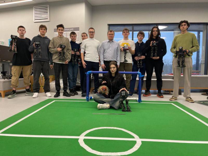 Роботы, футбол, будущее! Как прошел финал «РобоФеста» в Технопарке Физтех-лицея