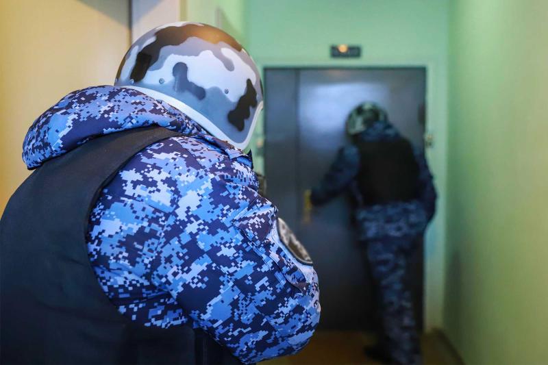 Росгвардейцы помогли горожанке защититься от агрессивного сожителя