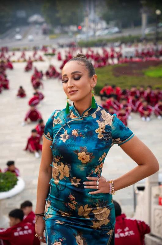 «Я уже пошла платье подбирать!»  Роза Сябитова пообещала Ольге Бузовой замужество в этом году в новом выпуске шоу «Сокровища императора»