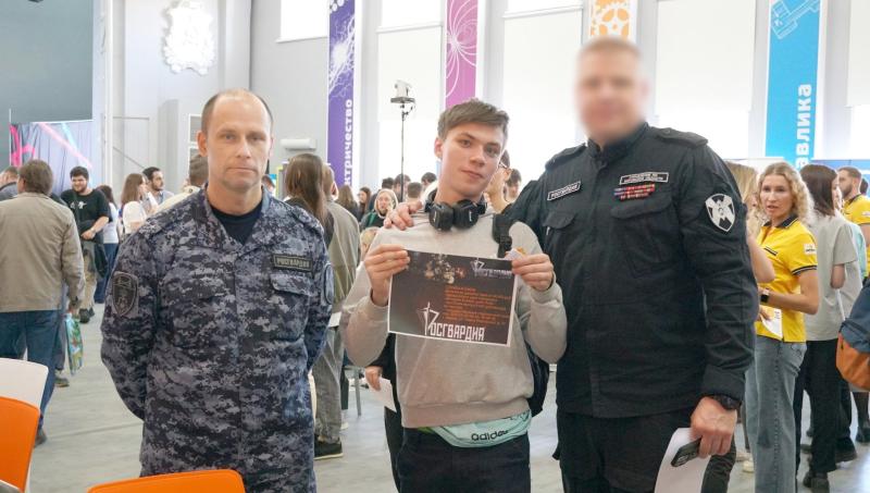 Кировские росгвардейцы приняли участие в региональном этапе Всероссийской ярмарки вакансий