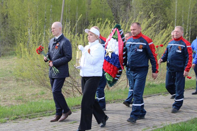 Специалисты смоленского филиала ПАО «Россети Центр» передали частицу Вечного огня на мемориал в Смоленской области.