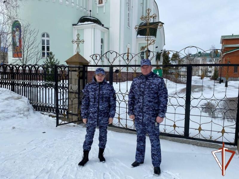 В Югре Росгвардия обеспечила правопорядок в период Радоницы